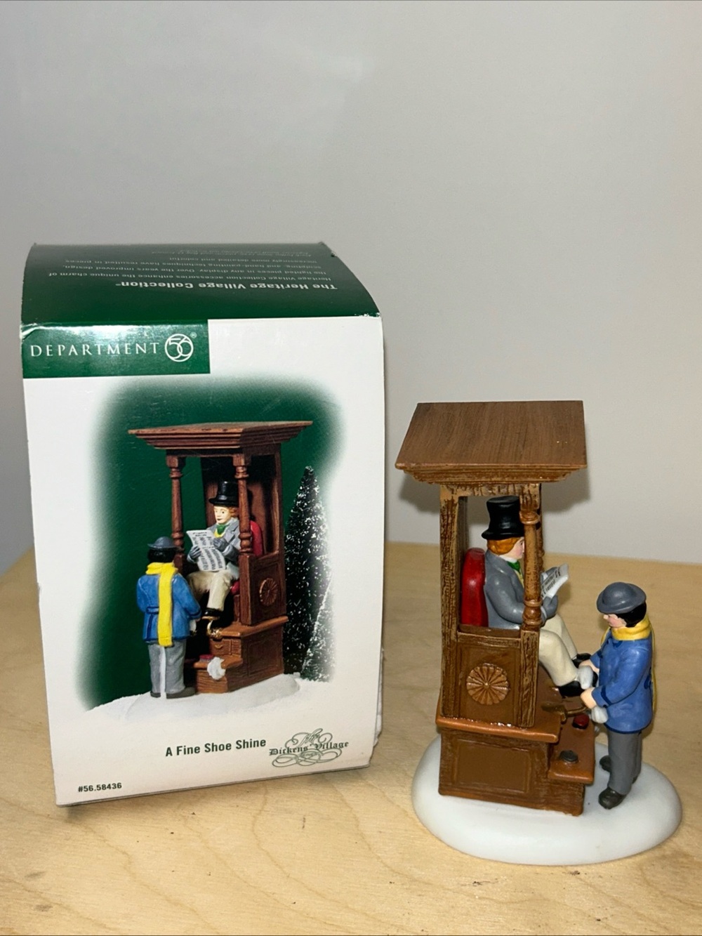 Dept 56 Dickens Village 2005 A Fine Shoe shine #58436 Retired 2007
